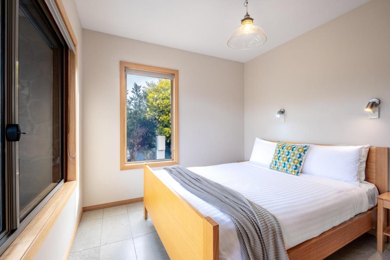 Freycinet Stone 3 - Feldspar Villa *